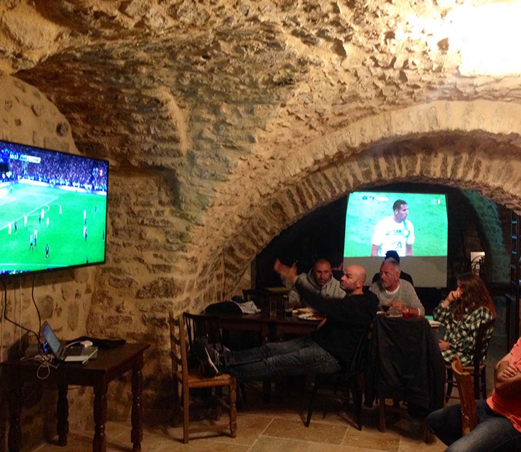 Chez Barmy : restaurant traditionnel à Saint-Guilhem-le-Désert, Gorges de l'Hérault & Pont du Diable